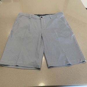 Greg Norman Men’s Performance Stretch Pinstriped Shorts. 32